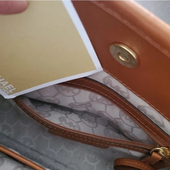 Michael Kors handbag - Picture 6 of 9